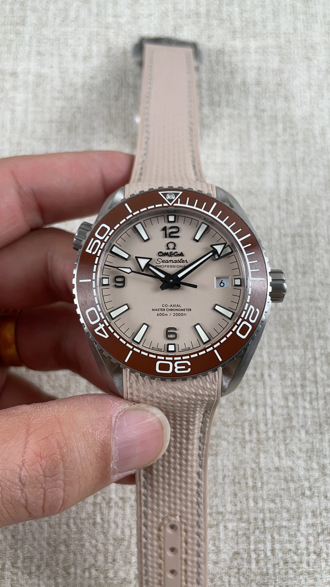 Upgraded CBD Factory Omega Seamaster Planet Ocean 600M 43.5mm Beige Dial Brown Bezel (215.32.44.21.09.001) 1:1 Super Clone – DD8900 Movement 290
